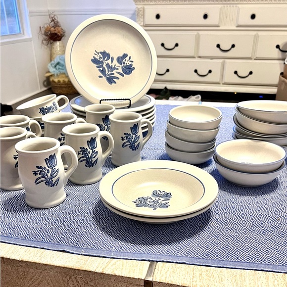 Pfaltzgraff Yorktowne Vintage Plates Bowls Casserole Dish Soup Tureen Stoneware - Picture 11 of 16